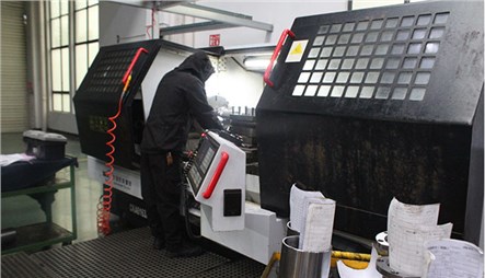 寒潮來襲 西迪車間工人不懼寒冷堅守一線 寒潮來襲 西迪車間工人不懼寒冷堅守一線