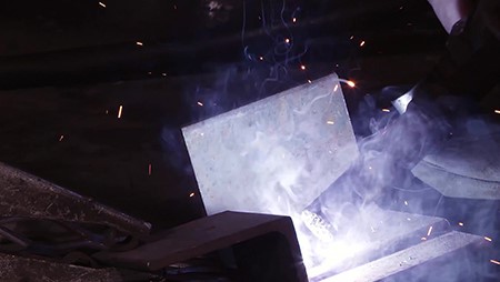 硬質(zhì)合金焊接會(huì)產(chǎn)生裂紋是什么原因 硬質(zhì)合金焊接會(huì)產(chǎn)生裂紋是什么原因