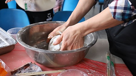 正月十五鬧元宵,歡歡喜喜包湯圓 正月十五鬧元宵,歡歡喜喜包湯圓